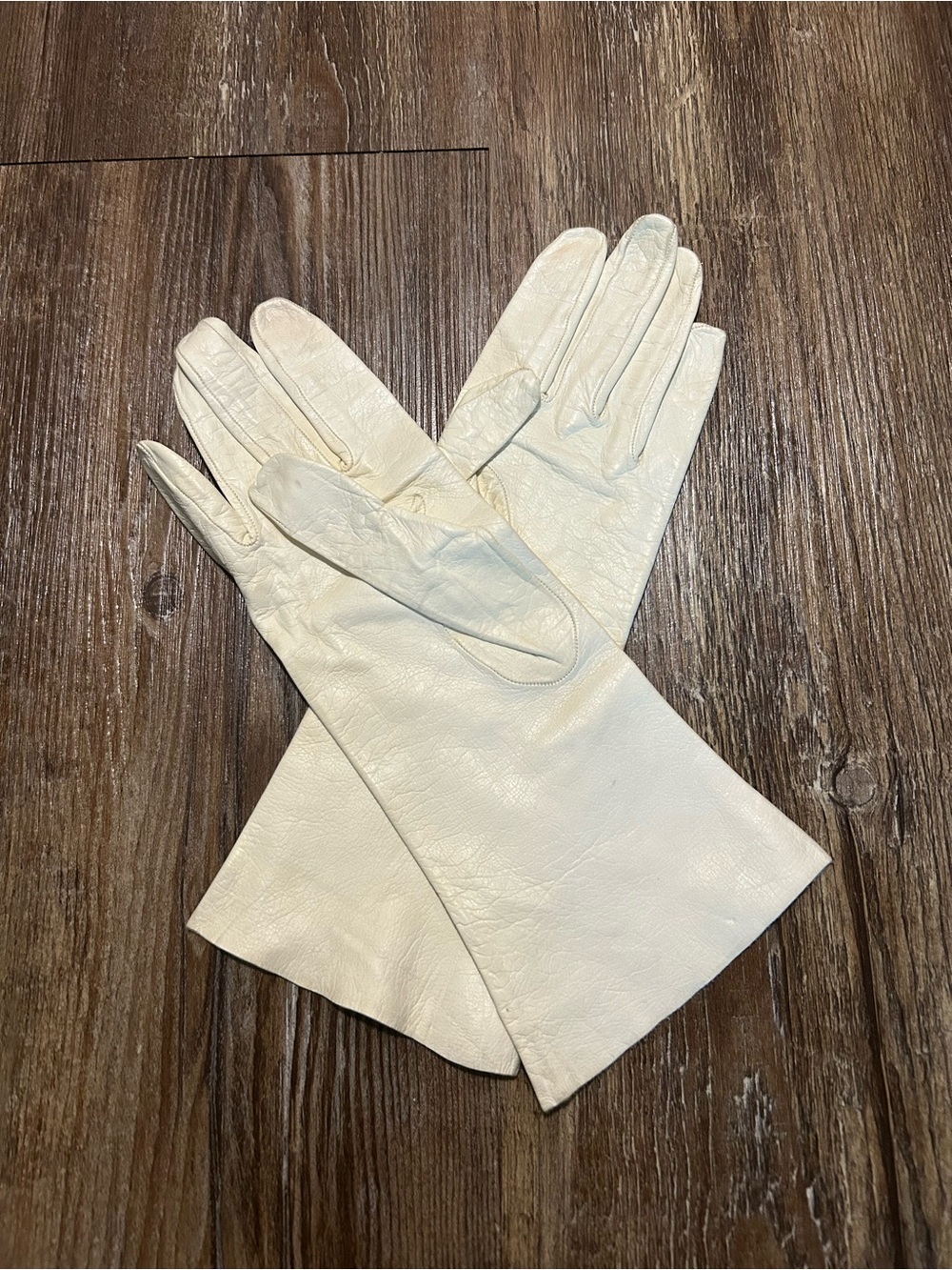 Vintage Unbranded White Short Leather Ladies Gloves size 7